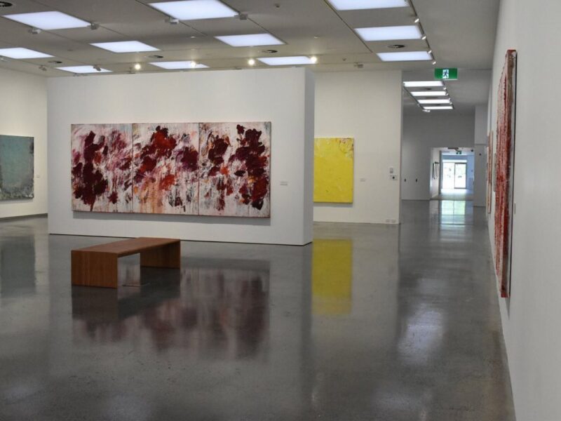 'Aida Tomescu: Unfolding Presence', installation view, Orange Regional Gallery, Orange, 3 Dec 2021 – 23 Jan 2022
